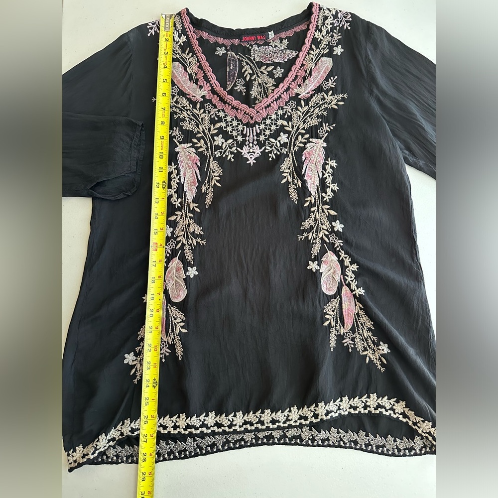 JOHNNY WAS Embroidered V-Neck Tunic Top Women’s Size Medium - Picture 7 of 8